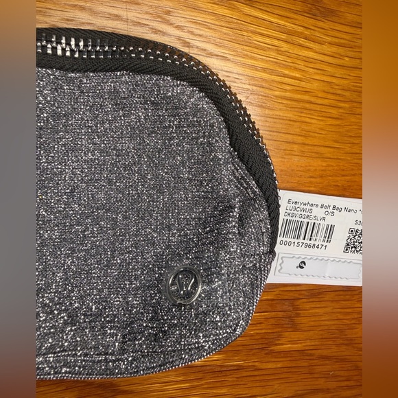 Lululemon Everywhere Belt Bag Nano Glitter Silver Mini Pouch Wristlet NWT - Picture 4 of 9